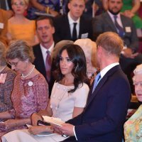 Meghan Markle, princ Harry i kraljica Elizabeta II u Buckinghamskoj palači