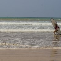 Na tečaju surfanja na Šri Lanci