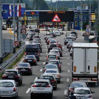 Zbog smjene turista stvaraju se kolone na naplatnim kućicama Lučko
