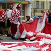 Nižnji Novgorod: Lokalna krojačica spaja hrvatsku zastavu s kojom će navijači prošetati gradom