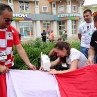 Nižnji Novgorod: Lokalna krojačica spaja hrvatsku zastavu s kojom će navijači prošetati gradom