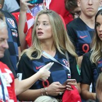 Izabel Kovačić među navijačima
