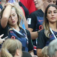 Izabel Kovačić među navijačima