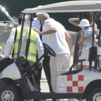 Ozlijeđeni George Clooney s obitelji napušta Sardiniju