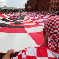 Moskva: Uoči utakmice s Francuskom navijači razvili divovsku zastavu