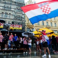 Navijači se okupljaju na Trgu bana Jelačića