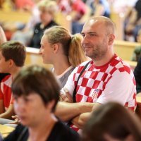 Zaprešić: Vjernici na misu stigli u hrvatskim dresovima