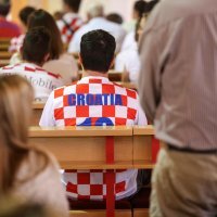 Zaprešić: Vjernici na misu stigli u hrvatskim dresovima