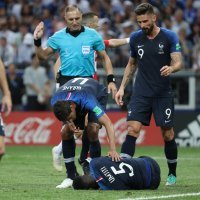 Francuska (Raphael Varane, Samuel Umtiti, Nestor Pitana, Olivier Giroud) - Hrvatska