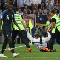 Osobe uletjele na teren i prekinule nakratko finale