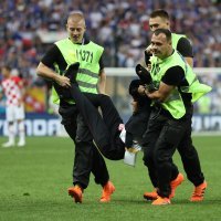 Osobe uletjele na teren i prekinule nakratko finale