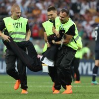 Osobe uletjele na teren i prekinule nakratko finale