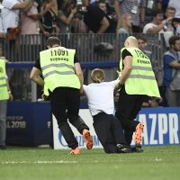 Uljezi prekinuli nakratko finale