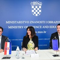 Zoran Bekić Blaženka Divjak Tomislav Petrić potpisali su ugovor o Hrvatskom znanstvenom i obrazovnom oblaku
