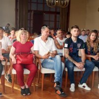 Duje Ćaleta-Car s roditeljima, sestrom i Adriana Đurđević