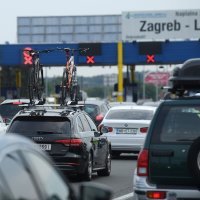 Pojačan promet na naplatnim kućicama Lučko