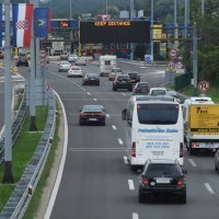 Pojačan promet na naplatnim kućicama Lučko