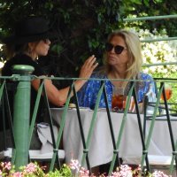 Jennifer Aniston s prijateljicom u Italiji