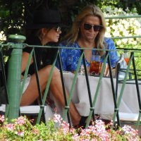 Jennifer Aniston s prijateljicom u Italiji