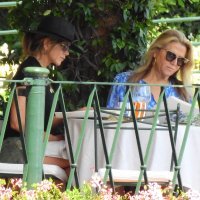 Jennifer Aniston s prijateljicom u Italiji