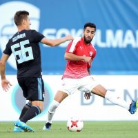 Emir Dilaver u duelu Dinamo