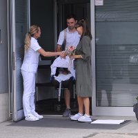 Milan Badelj stigao u rodilište po suprugu i sina