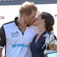 Meghan Markle i princ Harry poljupci u javnosti