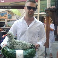 Cvjetni aranžman za Olivera Dragojevića 'Moj galebe'