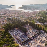 Posljednji ispraćaj Olivera Dragojevića u Veloj Luci iz zraka