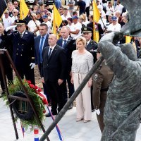 Ljubovo: Predsjednica RH na svečanosti otkrivanja spomen obilježja poginulim braniteljima