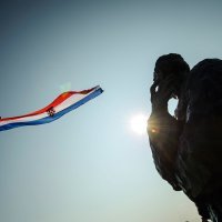 Podizanje hrvatske zastave na kninskoj tvrđavi