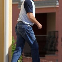 Mirko Norac ispred vikendice u Biogradu