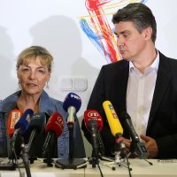 Praćenje rezultata izbora za zastupnike u EU parlament u stožeru SDP-a. Zoran Milanović i Vesna Pusić