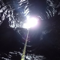 Jama Hippie Garden - pogled prema van