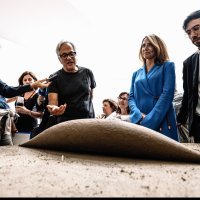 Anish Kapoor na otvaranju izložbe u muzeju Serralves u Portu