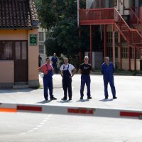 Članovi štrajkačkog odbora pred brodogradilištem 3. maj