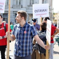 Radnici Uljanika i 3. maja okupljaju se na Trgu bana Jelačića uoči prosvjeda