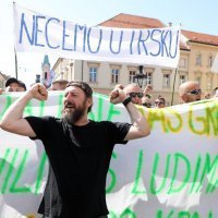 Radnici Uljanika i 3. maja održali prosvjedni skup ispred Banskih dvora