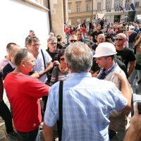 Radnici dolaze na sastanak s premijerom Andrejom Plenkovićem