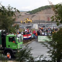 Prosvjednici blokirali ulaze u Županijsko odlagalište otpada Marišćina