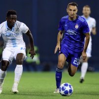 Dinamo - Rijeka, u trku za loptom Acosty i Leovac