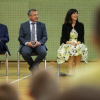 Štromar i Divjak obišli OŠ Milke Trnine koja je uvrštena u program "Škola za život"