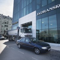 Kamionima zapriječen ulaz u zgradu AGRAM osiguranja