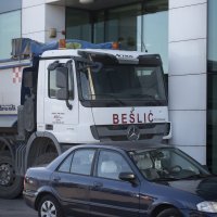 Kamionima zapriječen ulaz u zgradu AGRAM osiguranja