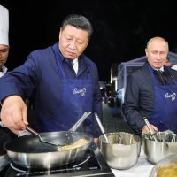 Vladimir Putin i Xi Jinping peku palačinke
