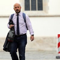 Gordan Maras obratio se medijima ispred Gradske skupštine