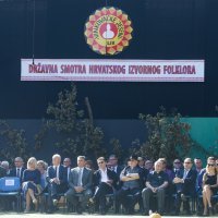 Andrej Plenković i Gabrijela Žalac na svečanom mimohodu Vinkovačkih jeseni