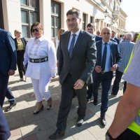 Andrej Plenković i Gabrijela Žalac na svečanom mimohodu Vinkovačkih jeseni