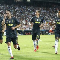 Miralem Pjanić slavi gol u Valenciji