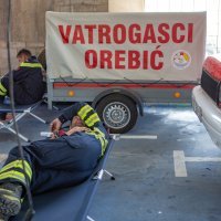 Zgarišta na mjestima koje je poharao veliki požar na poluotoku